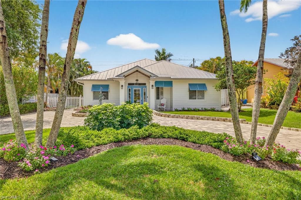 740 5th AVE N NAPLES, FL 34102
