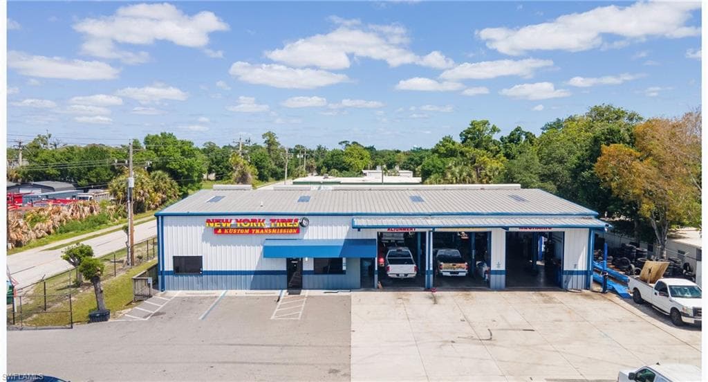 236 Pondella RD NORTH FORT MYERS, FL 33903