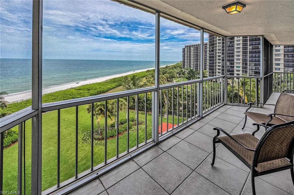10701 Gulf Shore DR 702 NAPLES, FL 34108