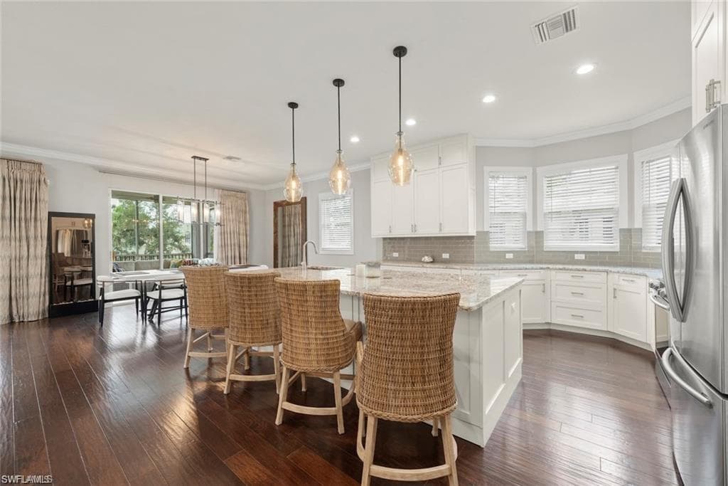 646 Vintage Reserve CIR 4D NAPLES, FL 34119