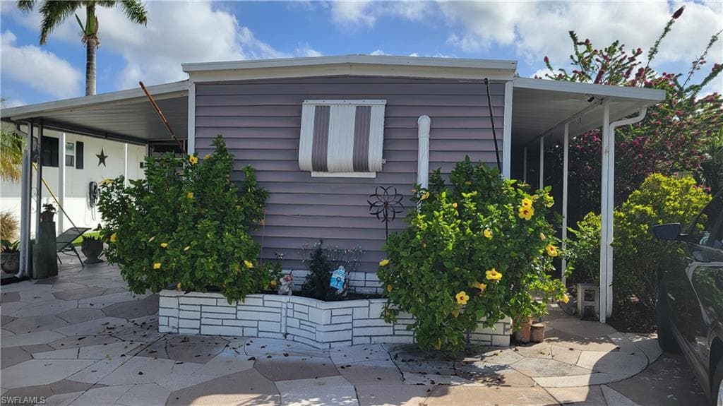 91 Sun CIR FORT MYERS, FL 33905