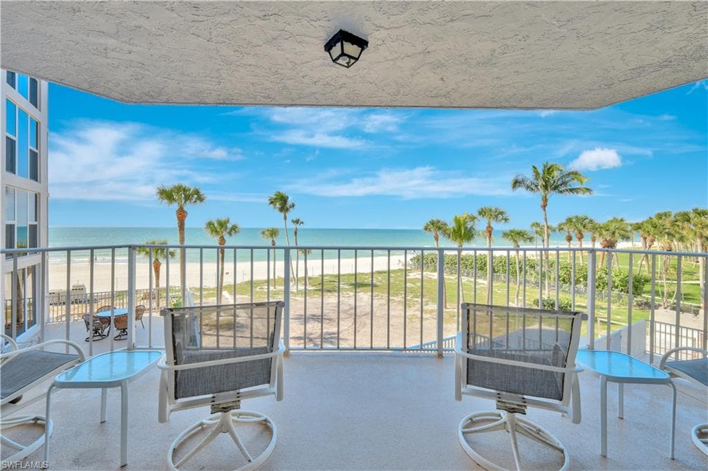 10701 Gulf Shore DR 302 NAPLES, FL 34108