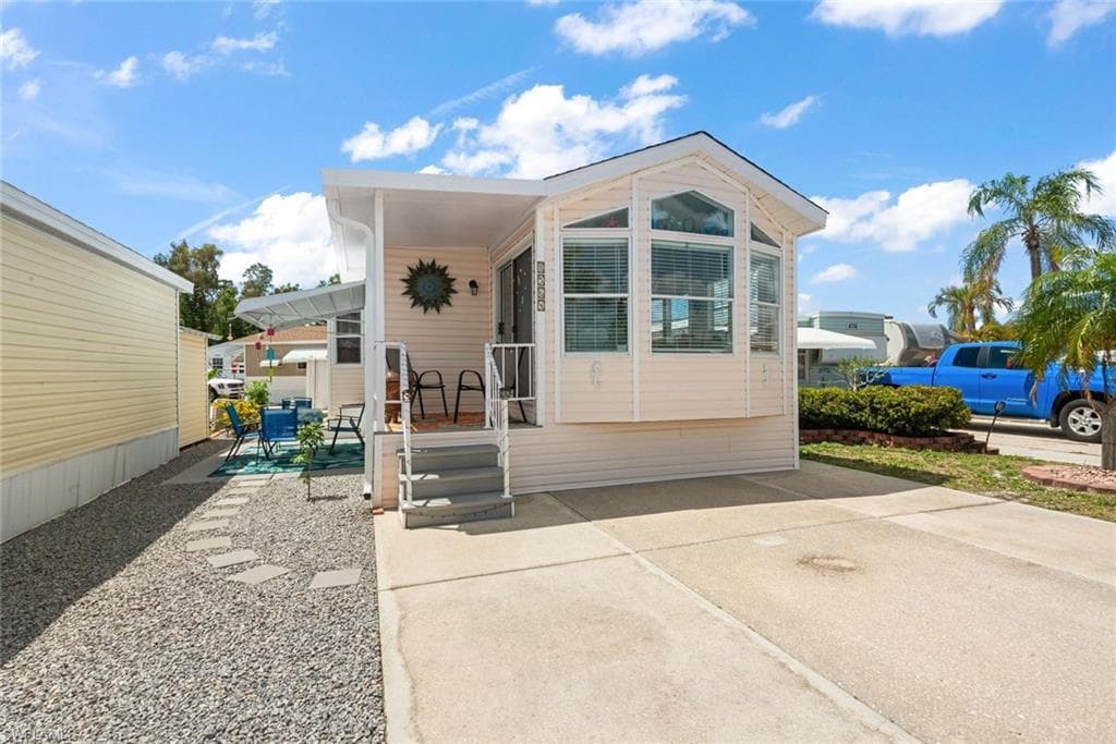 8564 Firwood DR ESTERO, FL 33928