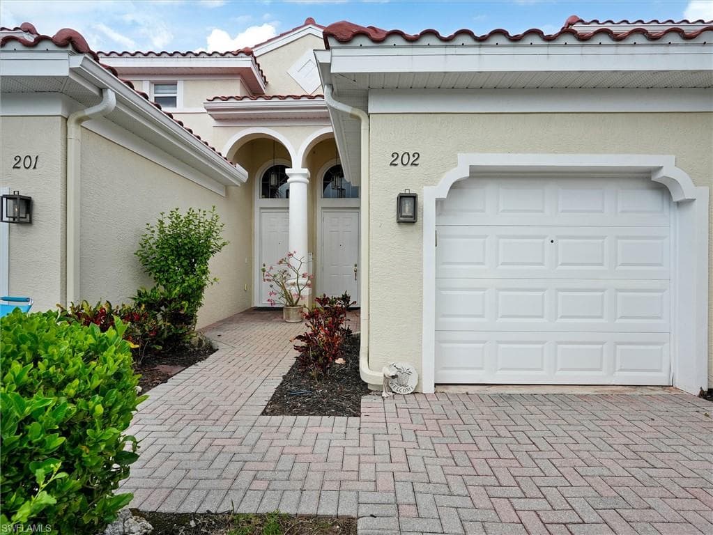 895 Eastham WAY M202 NAPLES, FL 34104