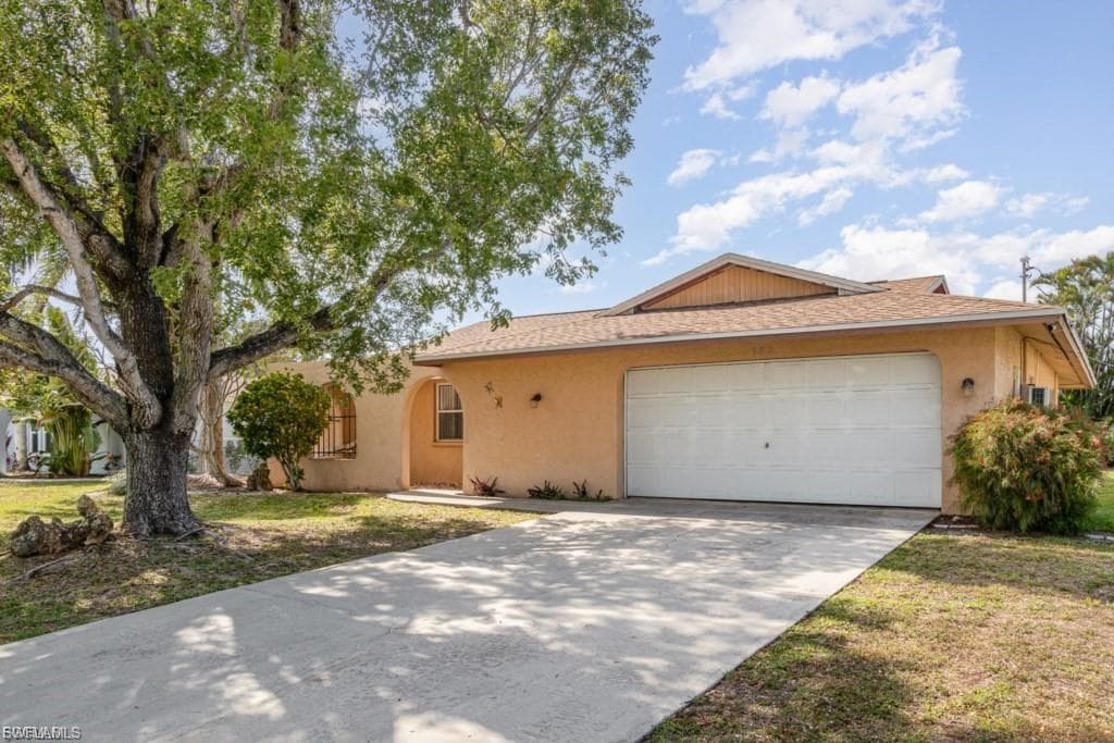 922 SE 25th LN CAPE CORAL, FL 33904