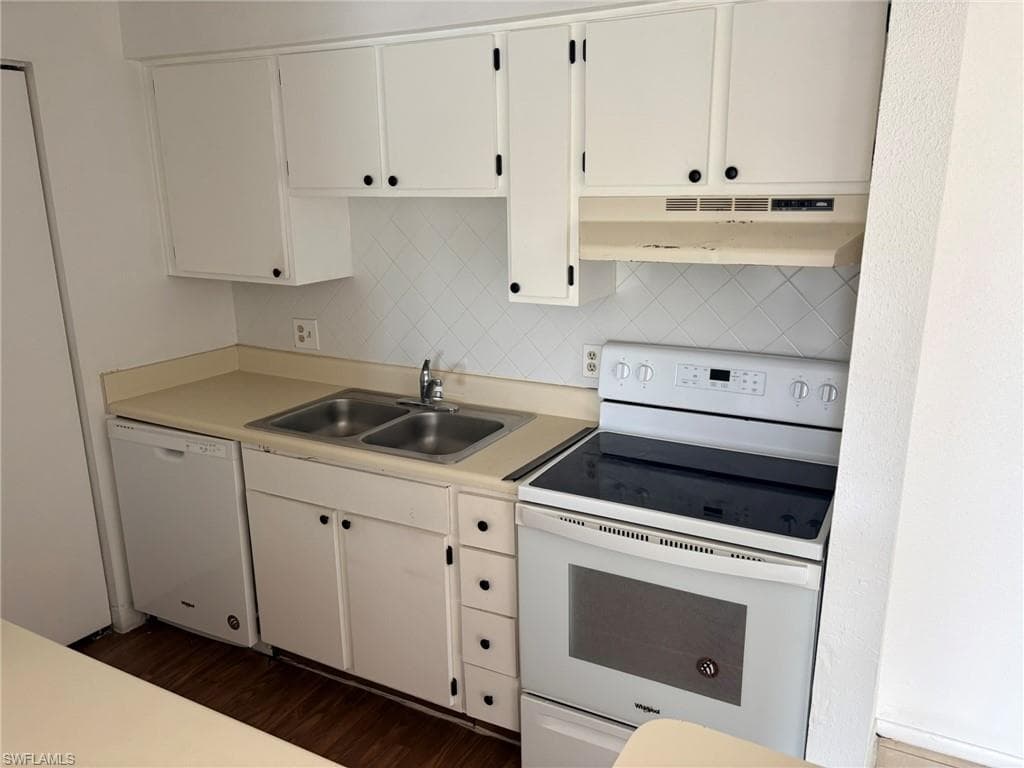 2855 Winkler AVE 120 FORT MYERS, FL 33916