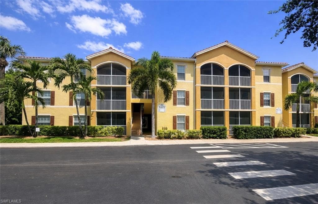 4122 Residence DR 117 FORT MYERS, FL 33901