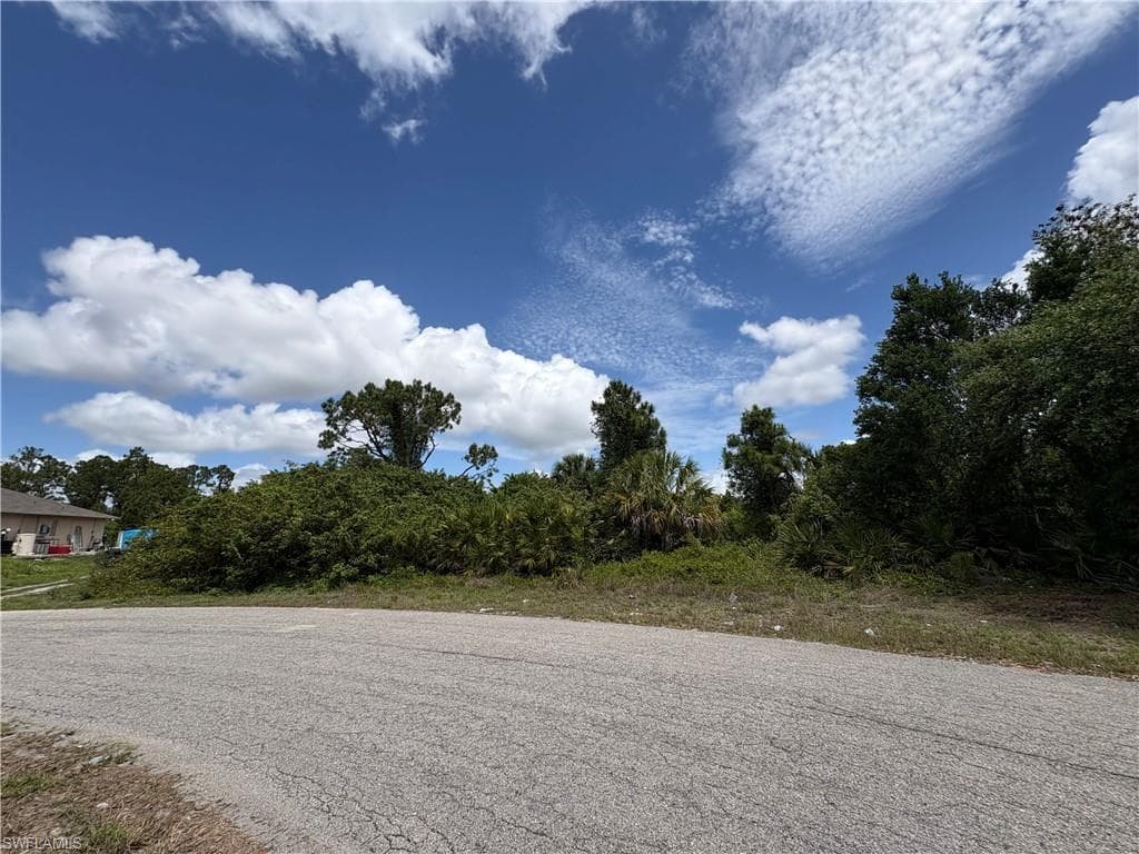 685/687 Chestnut ST E LEHIGH ACRES, FL 33974