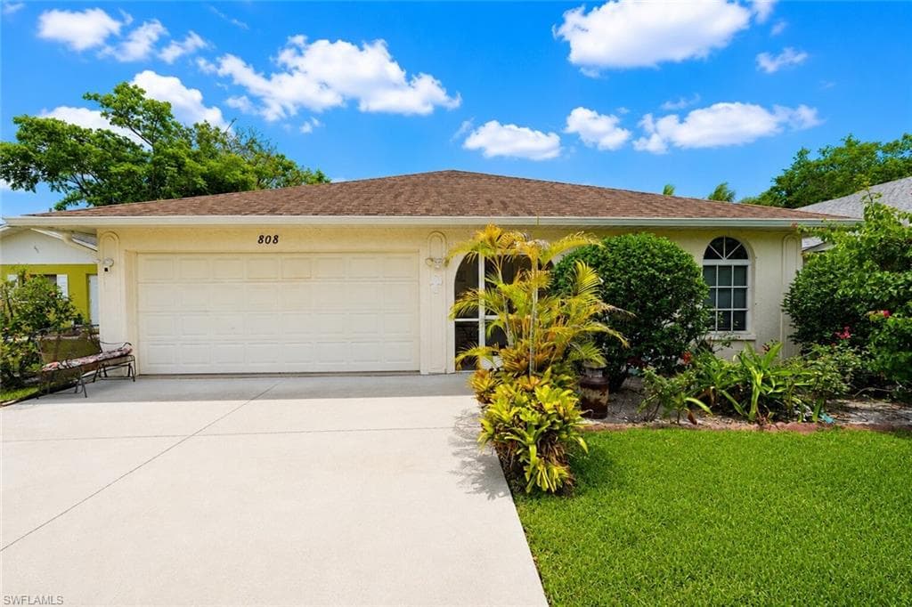808 96th AVE N NAPLES, FL 34108