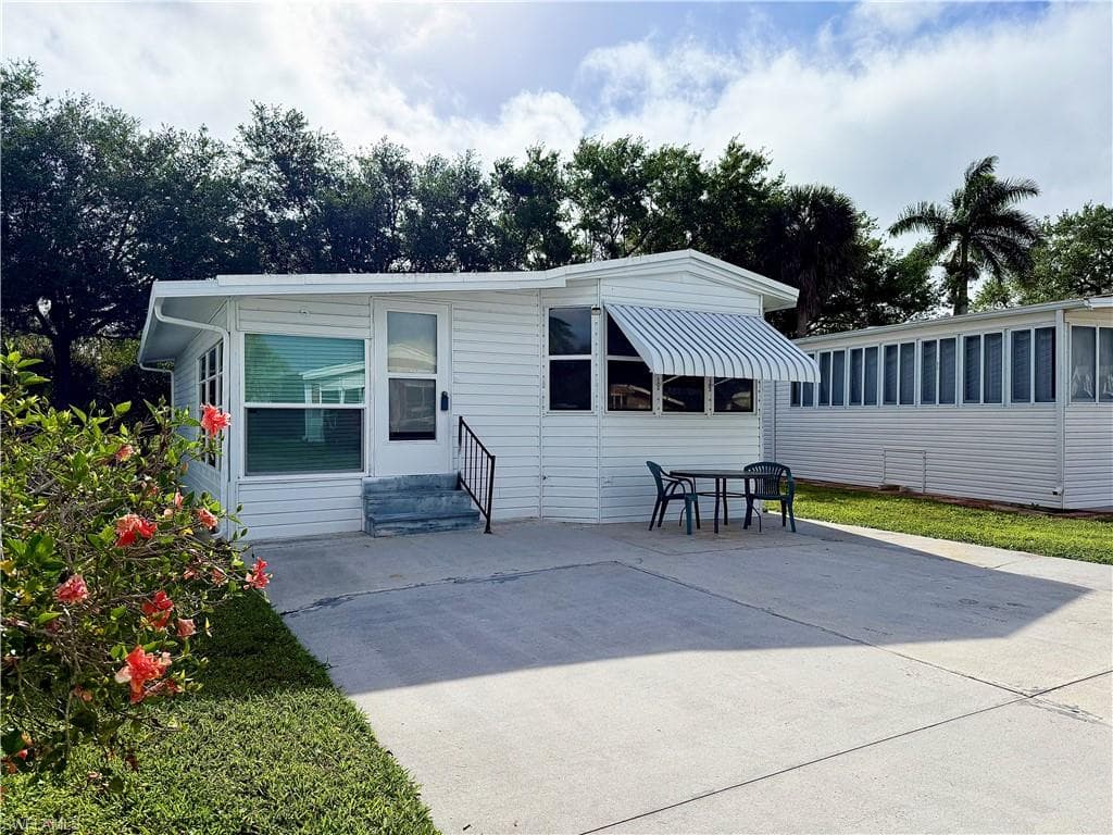 5 Bass LN 5 NAPLES, FL 34114