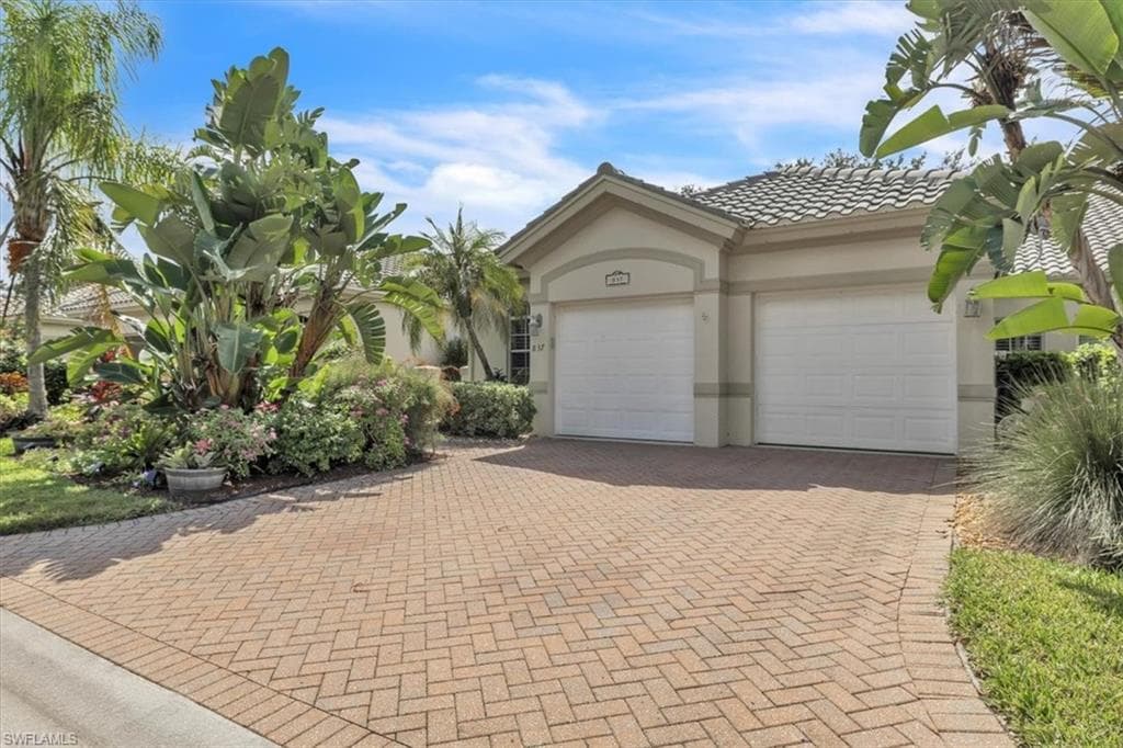837 Vistana CIR 20 NAPLES, FL 34119
