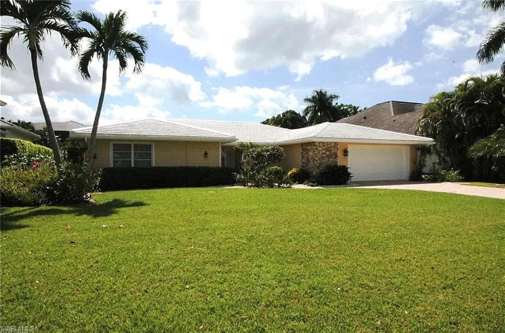 656 Binnacle DR NAPLES, FL 34103
