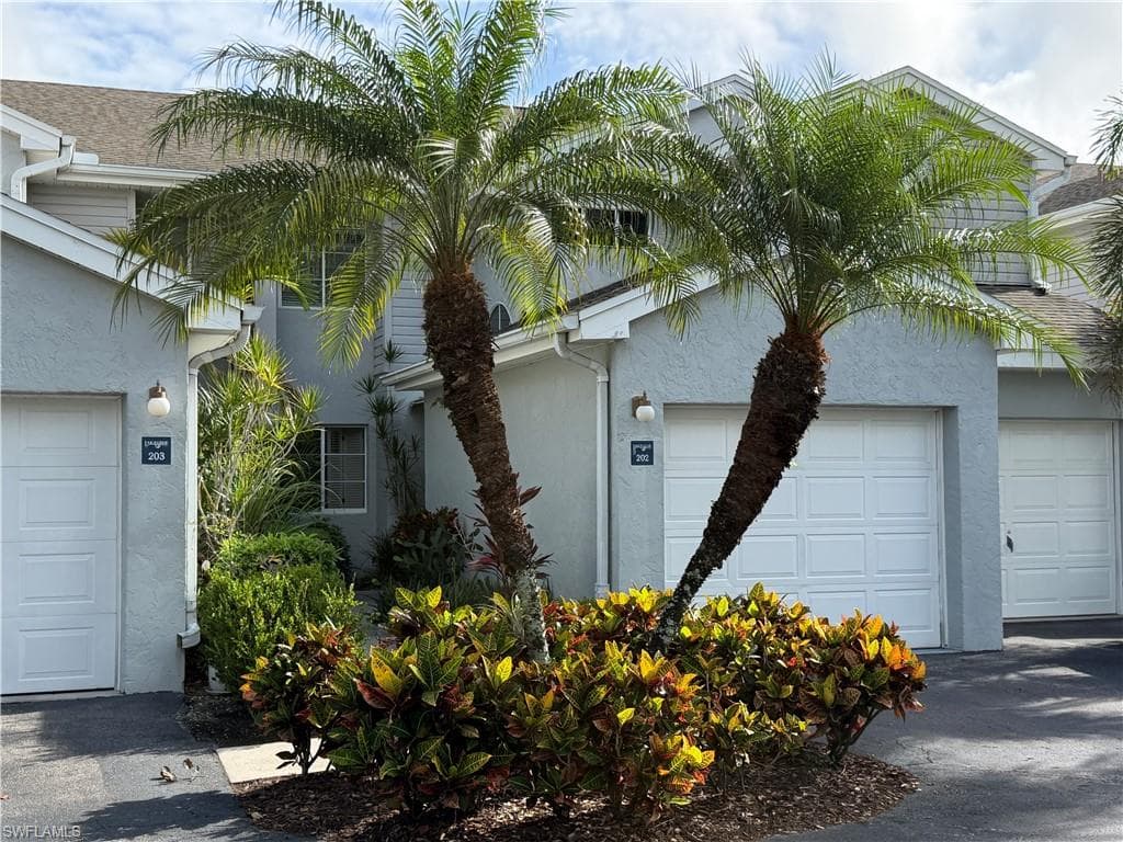 2571 Citrus Lake DR B202 NAPLES, FL 34109