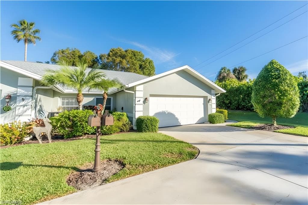 1704 Royal CIR 602 NAPLES, FL 34112
