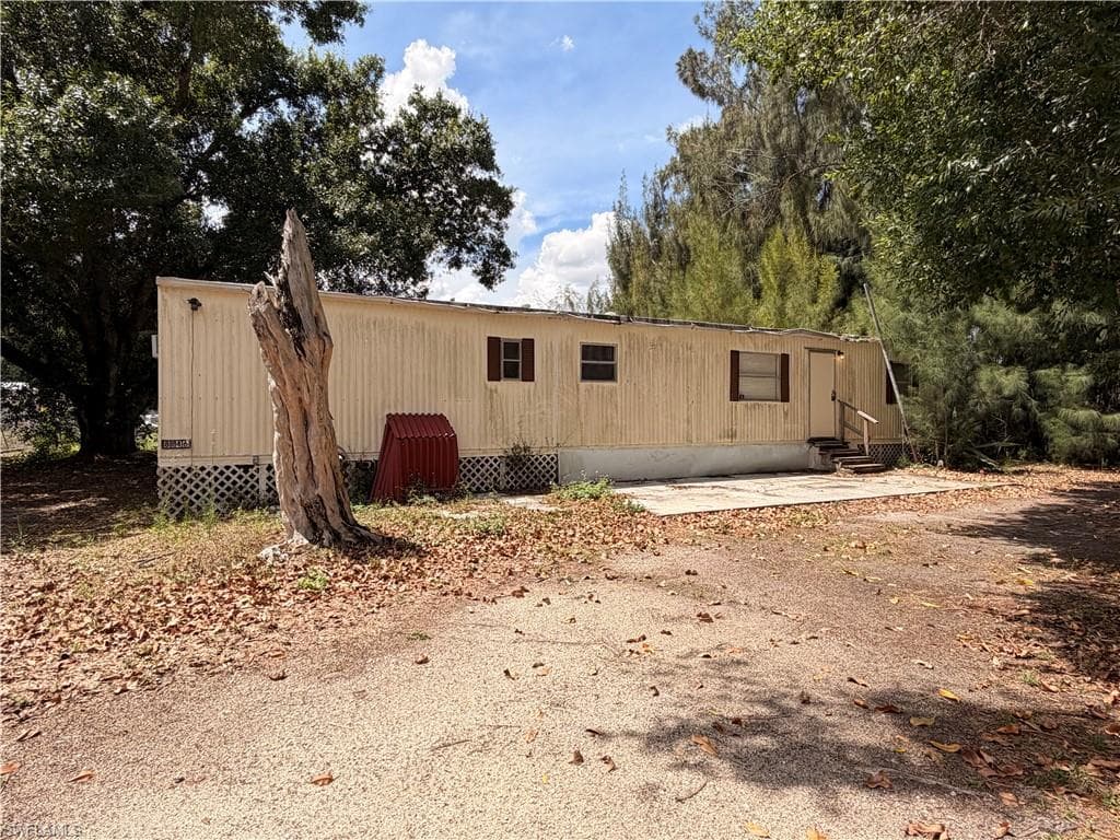 8146 Tolles DR NORTH FORT MYERS, FL 33917