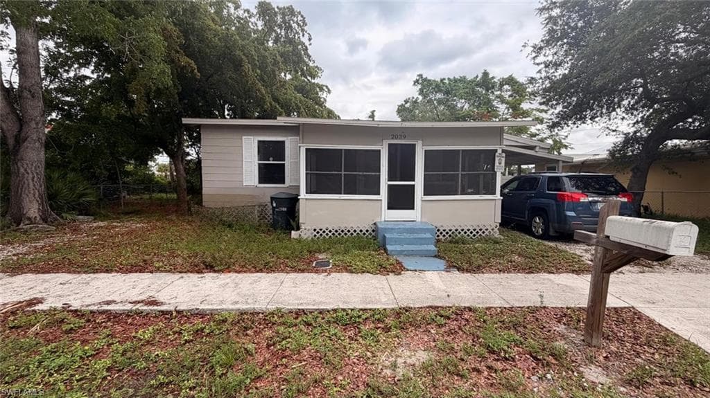 2039 Kurtz ST FORT MYERS, FL 33901