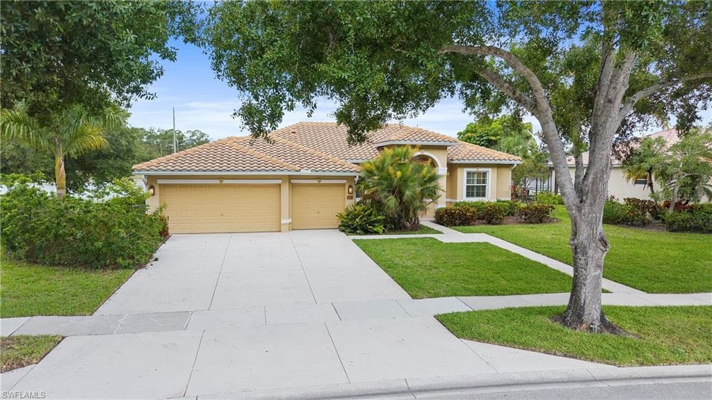 3323 Mystic River DR NAPLES, FL 34120