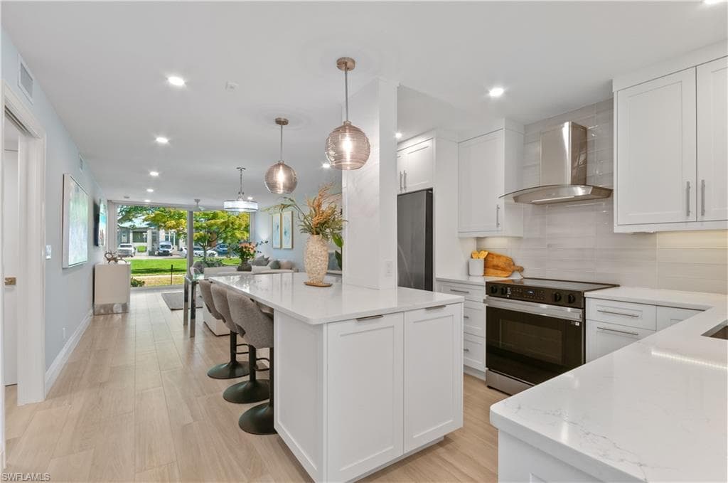 658 Broad AVE S J658 NAPLES, FL 34102