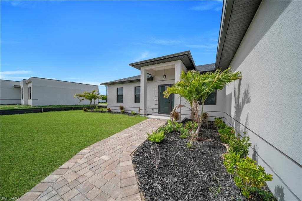 513 NW 25th TER CAPE CORAL, FL 33993