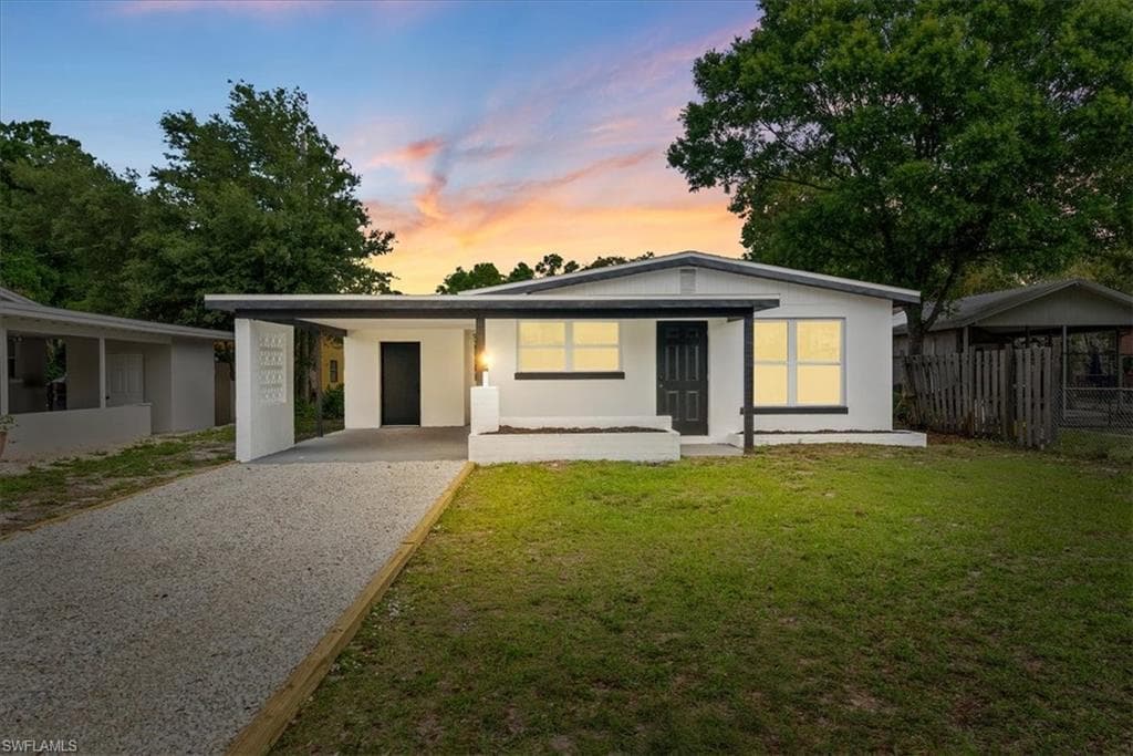 2215 South ST FORT MYERS, FL 33901