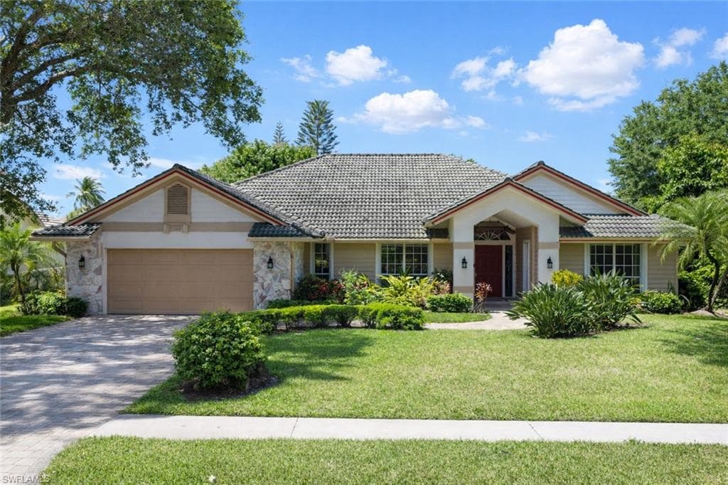 219 Monterey DR NAPLES, FL 34119