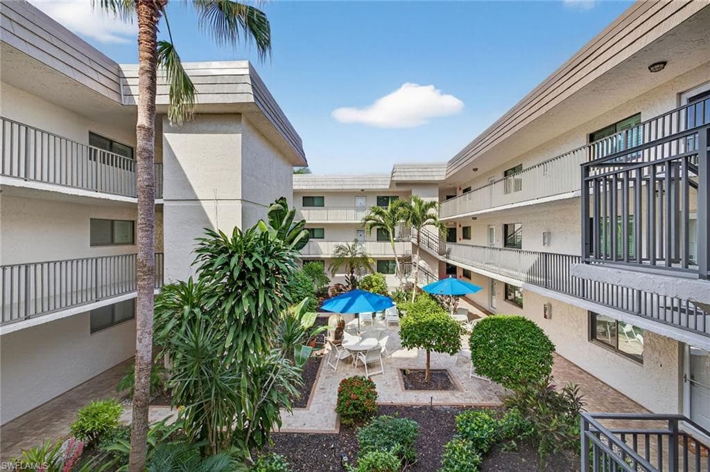 788 Park Shore DR C25 NAPLES, FL 34103