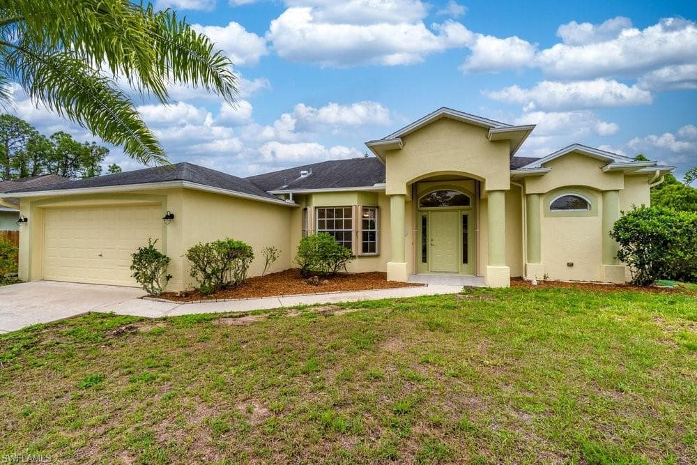 2519 9th ST W LEHIGH ACRES, FL 33971