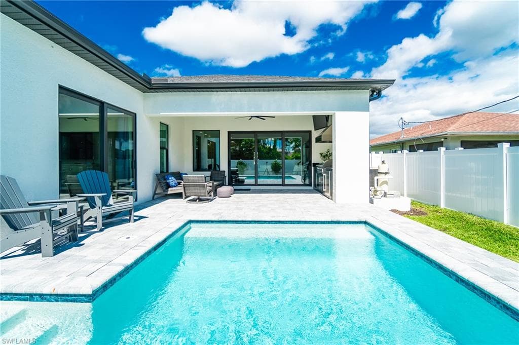 822 105th AVE N NAPLES, FL 34108