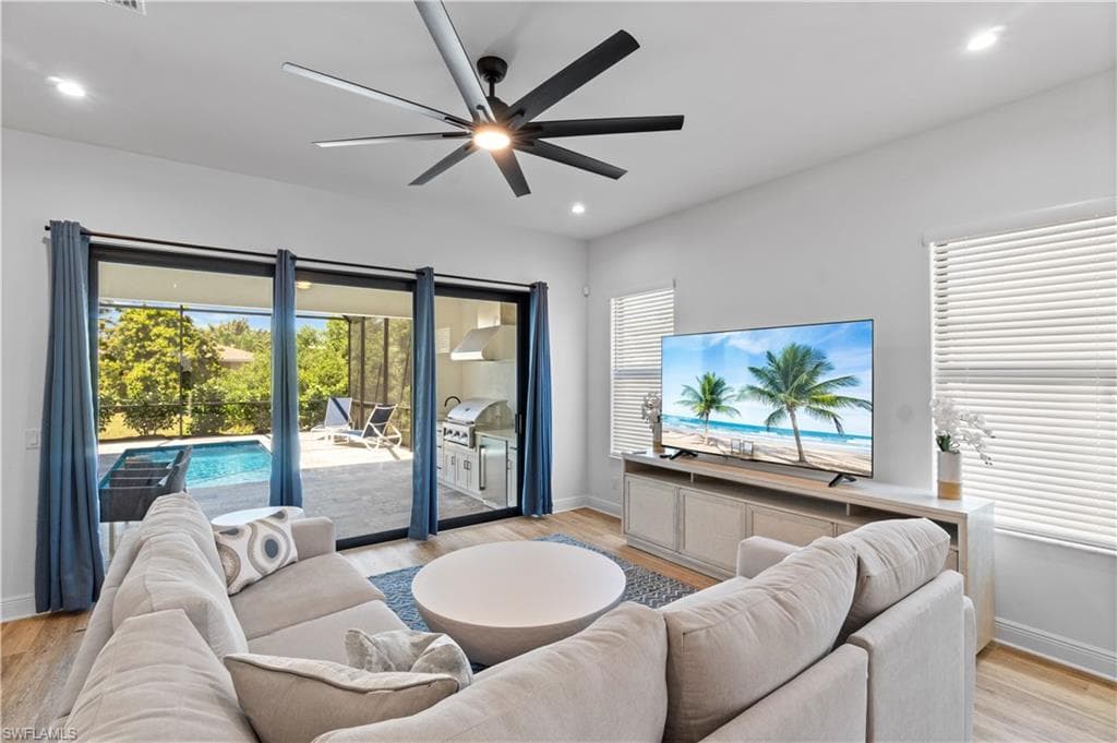 551 97th AVE N NAPLES, FL 34108