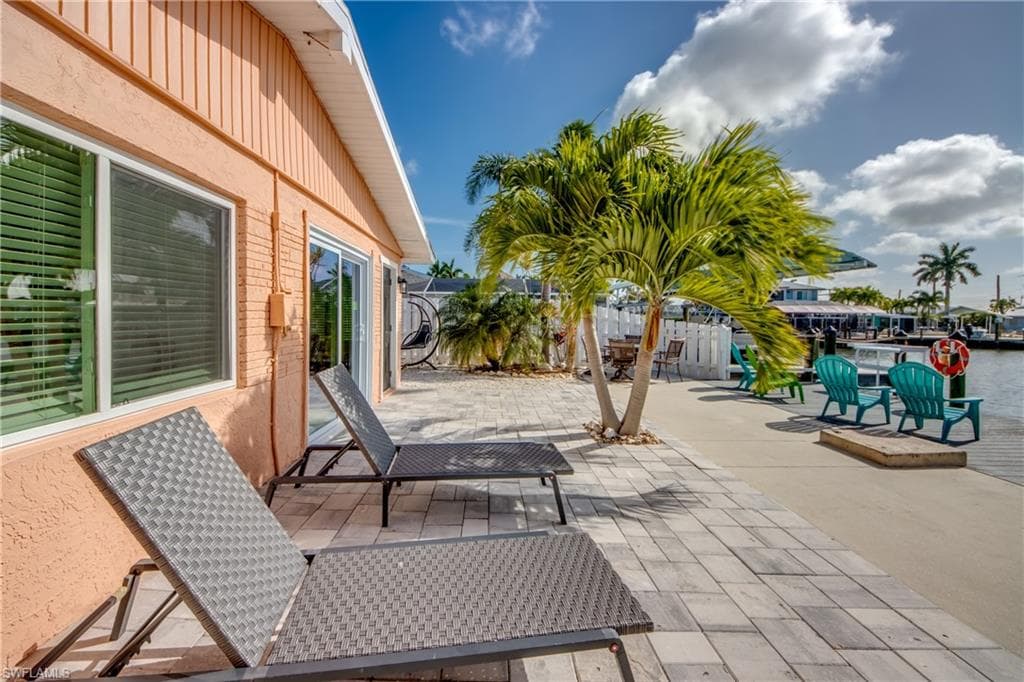 2589 Bayshore DR MATLACHA, FL 33993