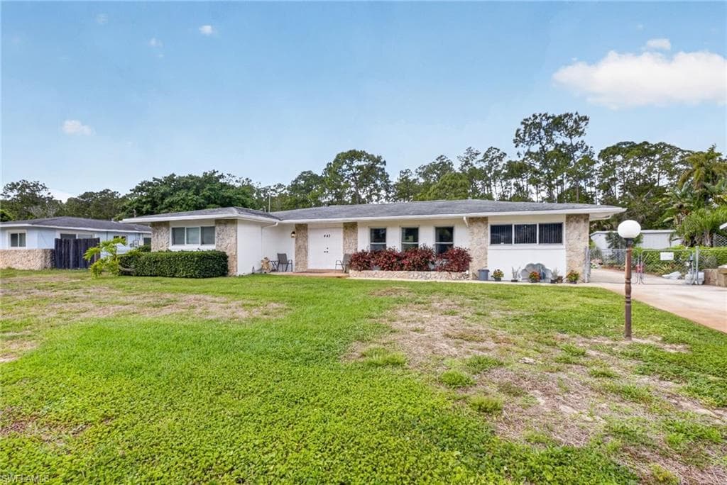 443 Castle DR NAPLES, FL 34119