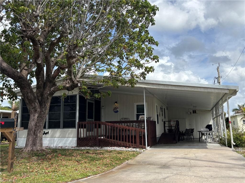 207 Harvest LN NORTH FORT MYERS, FL 33917