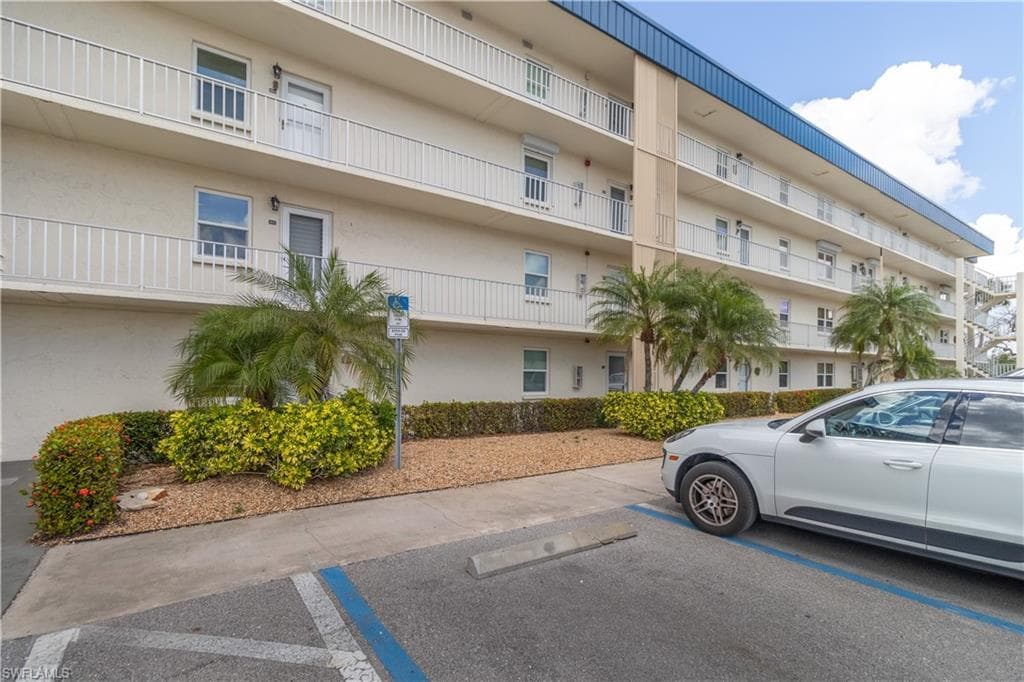 6220 Augusta DR 307 FORT MYERS, FL 33907