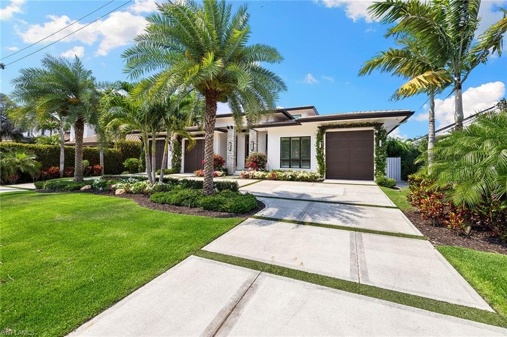 1850 Kingfish RD NAPLES, FL 34102
