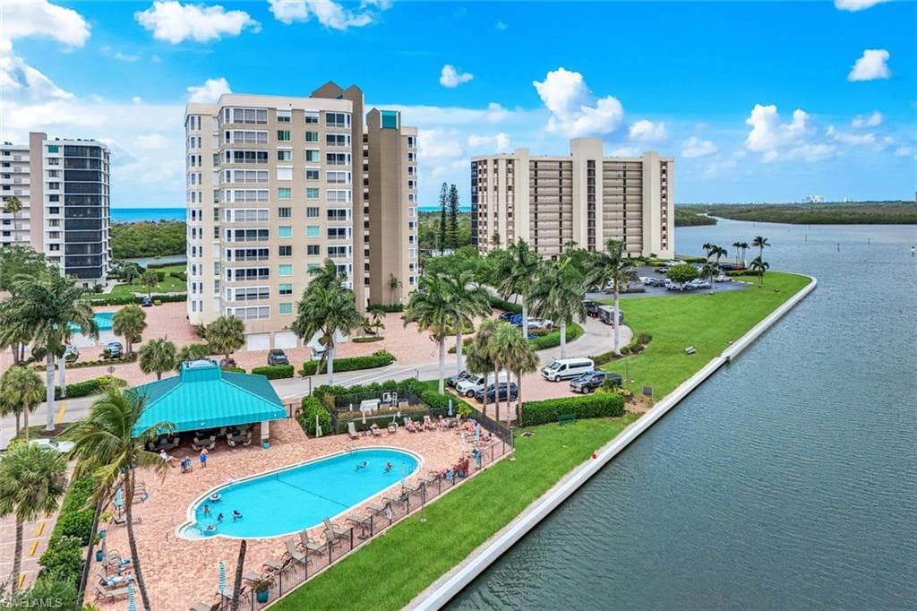 21 Bluebill AVE B905 NAPLES, FL 34108