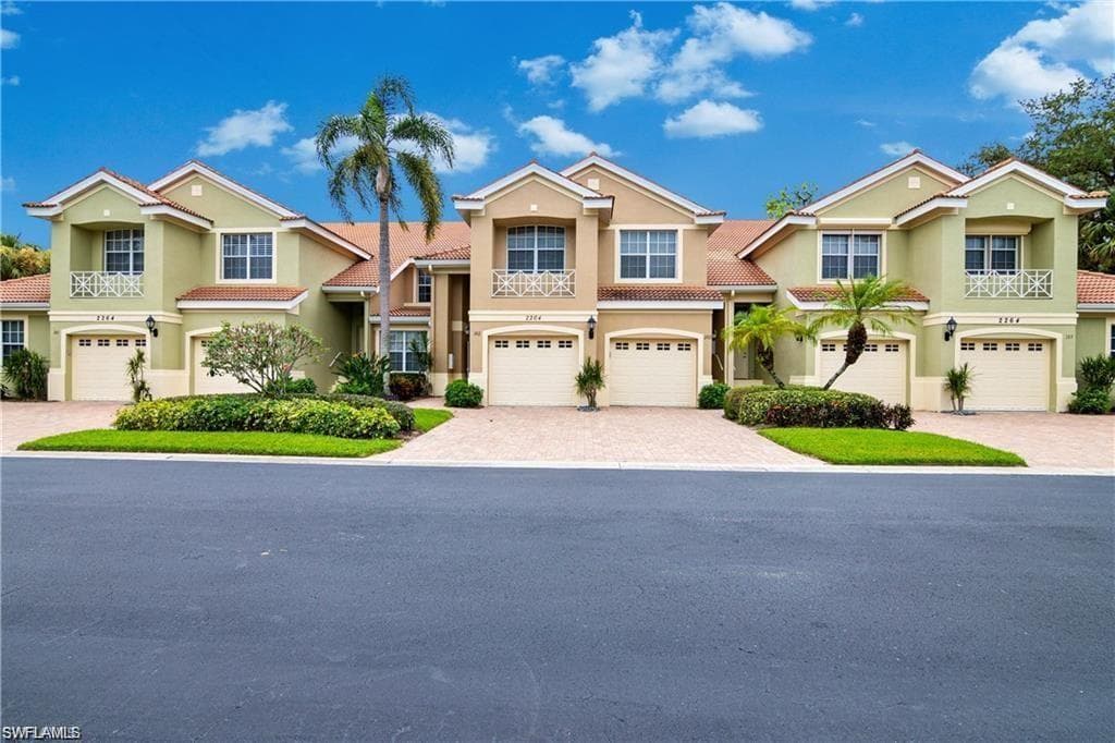 2264 Ashton Oaks LN O-4-102 NAPLES, FL 34109