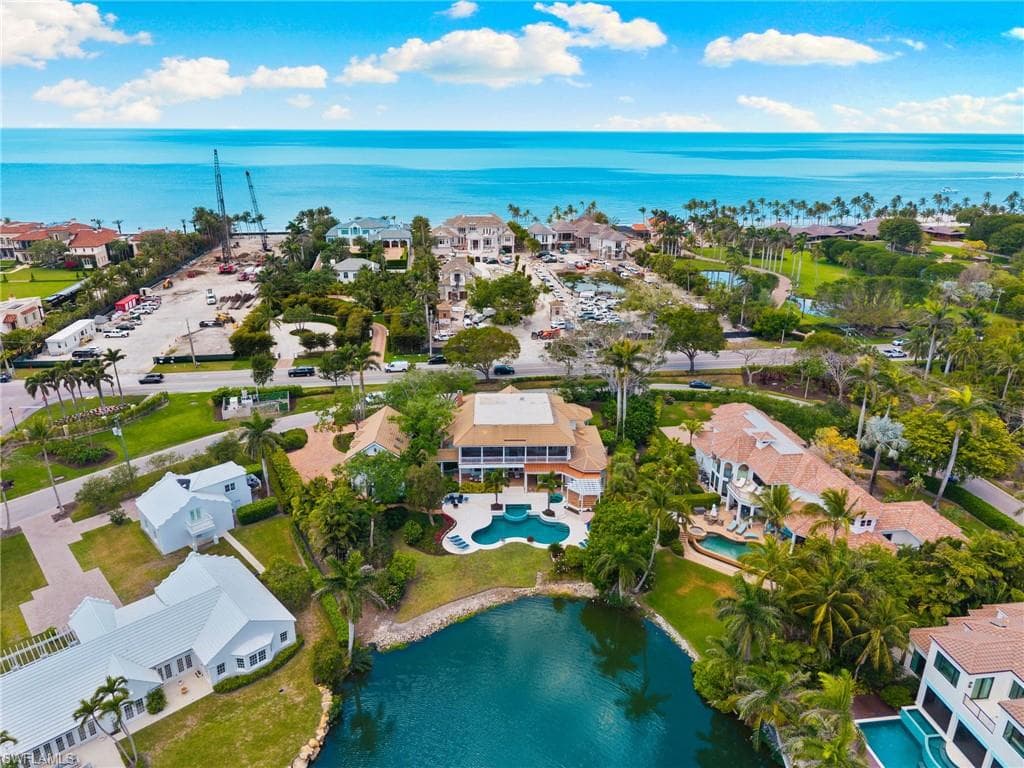 2325 Lantern LN NAPLES, FL 34102
