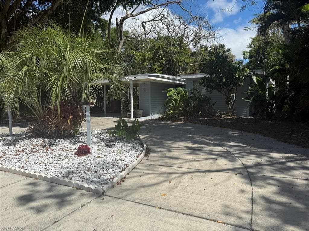 1435 Alcazar AVE FORT MYERS, FL 33901
