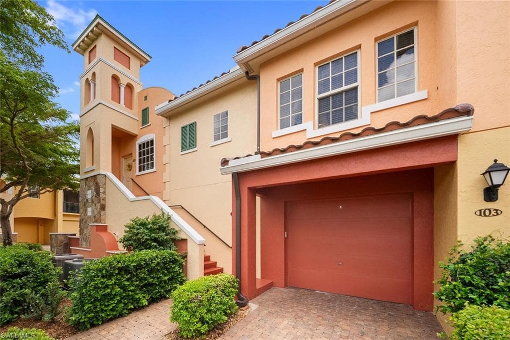 8641 Piazza Del Lago CIR 202 ESTERO, FL 33928