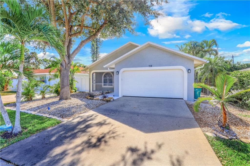 718 95th AVE N NAPLES, FL 34108