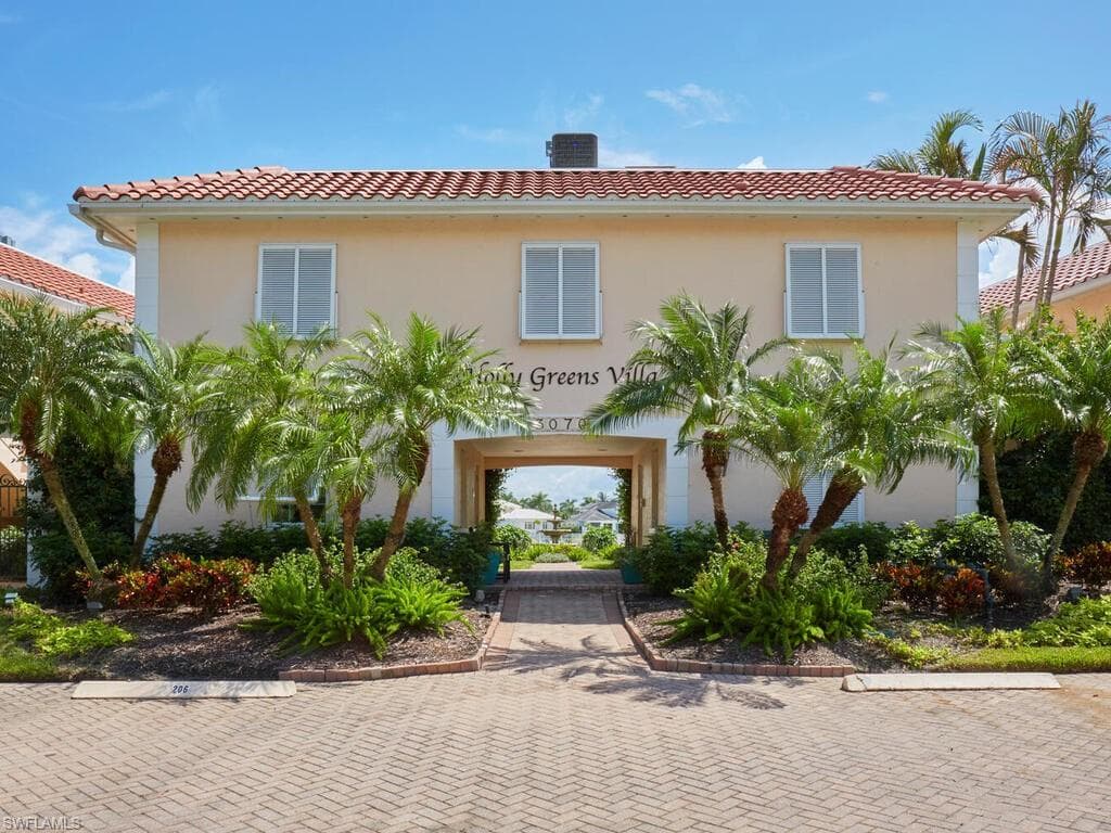 3070 Gulf Shore BLVD N 209 NAPLES, FL 34103