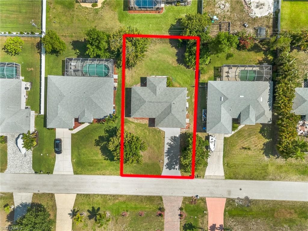 930 SW 34th ST CAPE CORAL, FL 33914