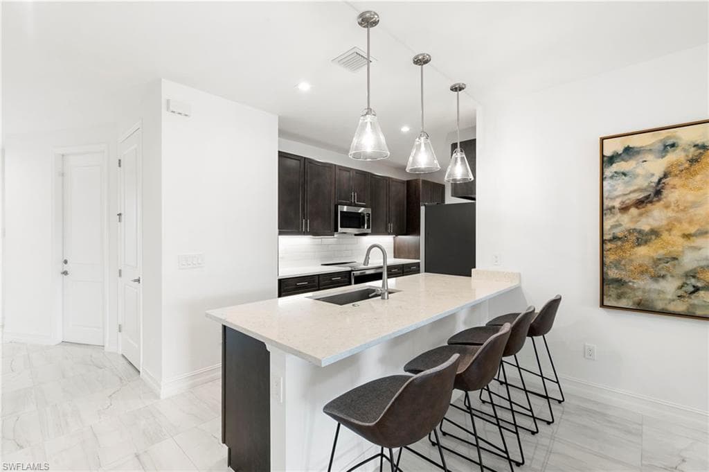 7572 Carnegie WAY NAPLES, FL 34119