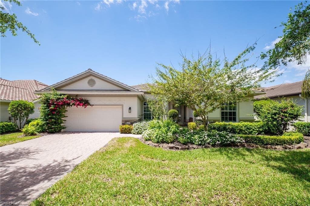 8844 Mustang Island CIR NAPLES, FL 34113