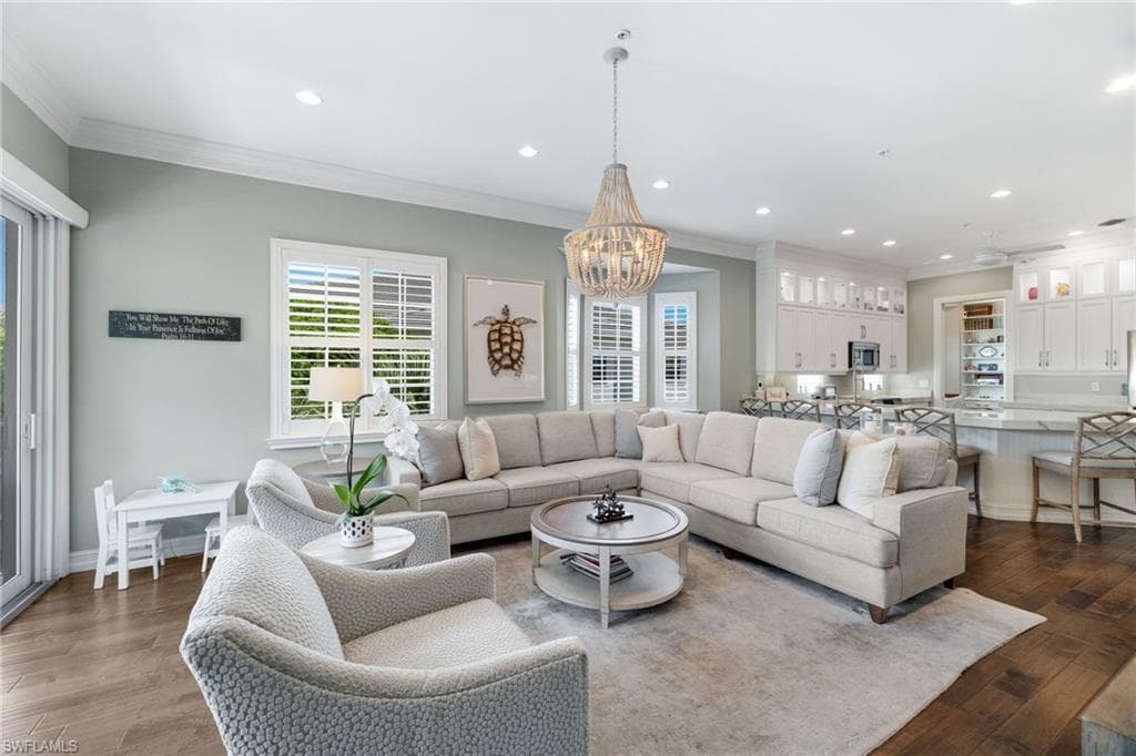 710 Bentwater CIR 204 NAPLES, FL 34108