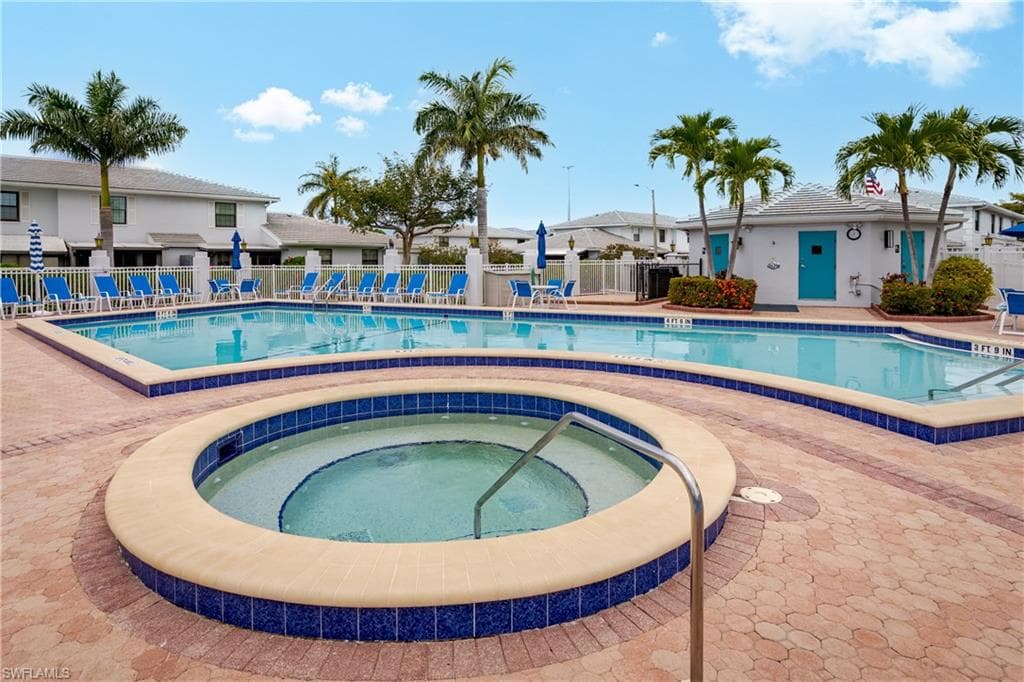 116 Clyburn ST C6 MARCO ISLAND, FL 34145
