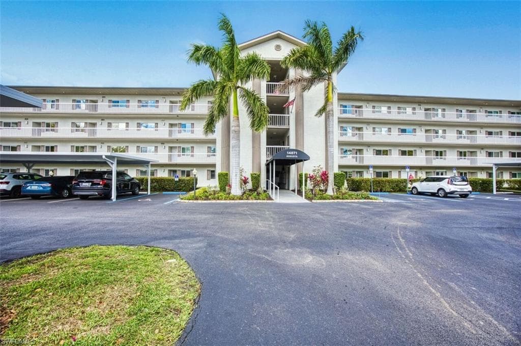 14871 Hole In 1 CIR 205 FORT MYERS, FL 33919