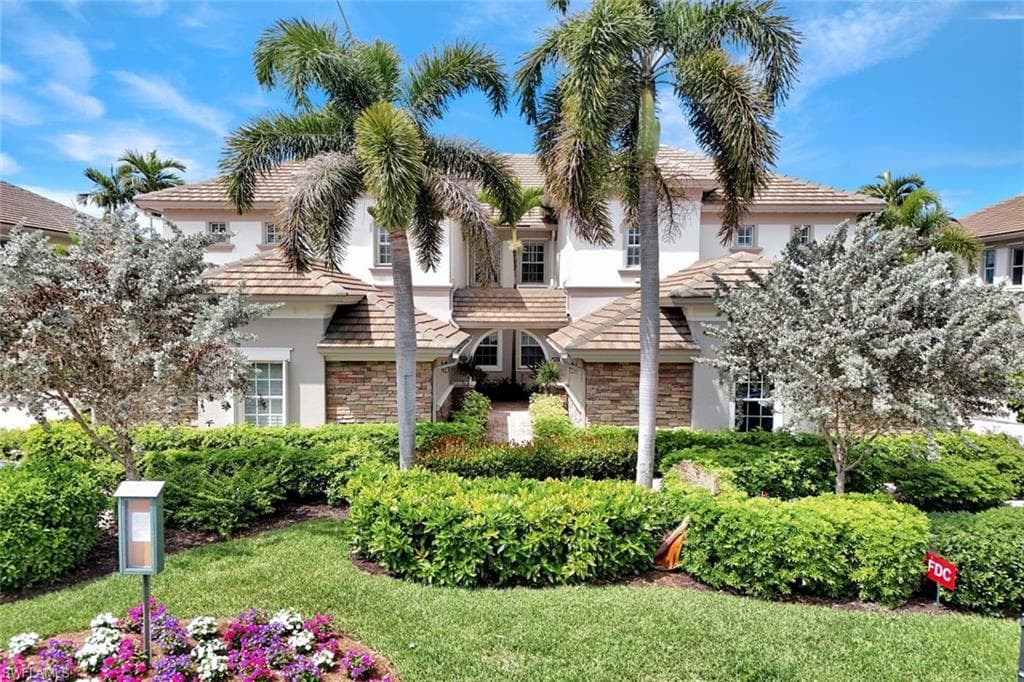 8755 Coastline CT 202 NAPLES, FL 34120