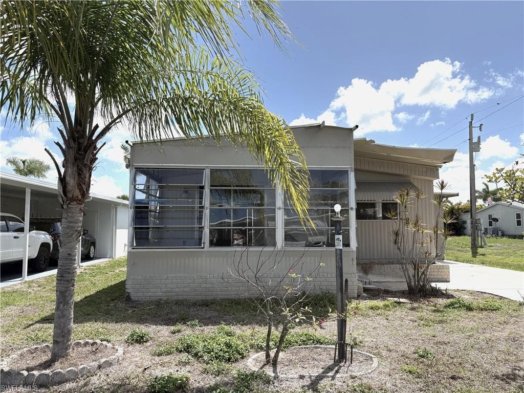 661 Coral LN NORTH FORT MYERS, FL 33917