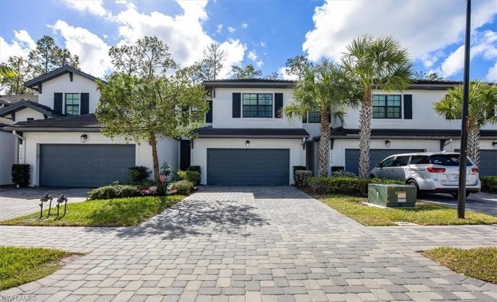 7320 Rockefeller DR NAPLES, FL 34119